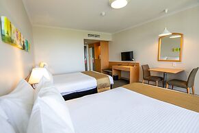 Cairns Harbourside Hotel