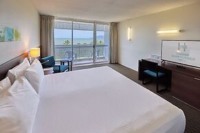 Cairns Harbourside Hotel