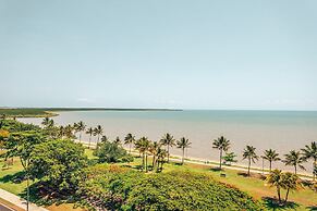 Cairns Harbourside Hotel