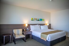 Cairns Harbourside Hotel