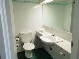 Cairns Harbourside Hotel