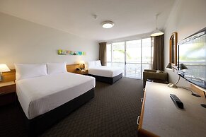 Cairns Harbourside Hotel