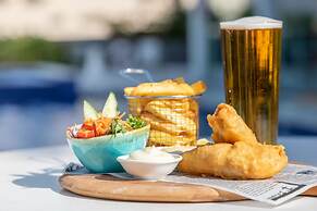 Cairns Harbourside Hotel