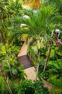 Cairns Harbourside Hotel