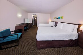 Cairns Harbourside Hotel