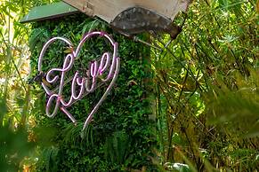 Cairns Harbourside Hotel