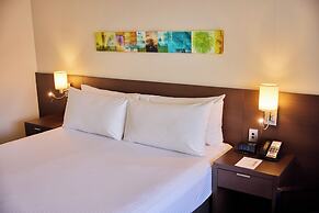 Cairns Harbourside Hotel