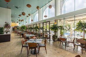 Cairns Harbourside Hotel