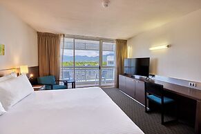 Cairns Harbourside Hotel