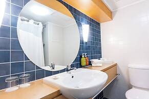 Cairns Harbourside Hotel