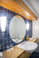 Cairns Harbourside Hotel