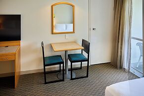 Cairns Harbourside Hotel