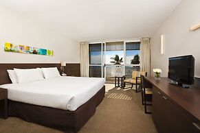 Cairns Harbourside Hotel