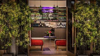 Cairns Harbourside Hotel