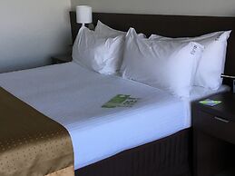 Cairns Harbourside Hotel