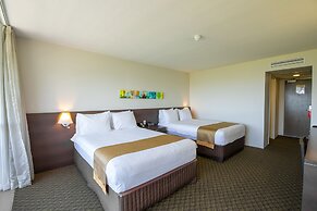 Cairns Harbourside Hotel