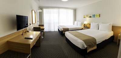 Cairns Harbourside Hotel