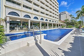 Cairns Harbourside Hotel