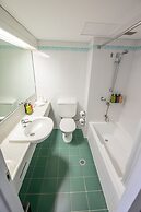 Cairns Harbourside Hotel