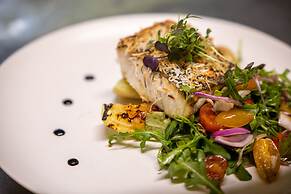 Cairns Harbourside Hotel