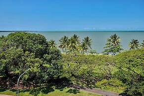 Cairns Harbourside Hotel