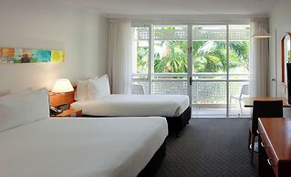 Cairns Harbourside Hotel