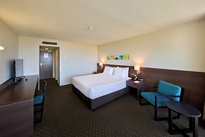 Cairns Harbourside Hotel