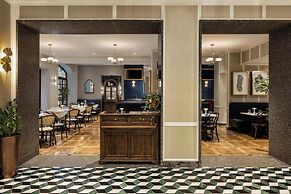 The Talbott, Autograph Collection