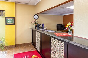 Econo Lodge Inn & Suites