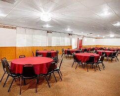 Econo Lodge Inn & Suites