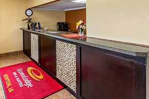 Econo Lodge Inn & Suites