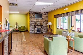 Econo Lodge Inn & Suites