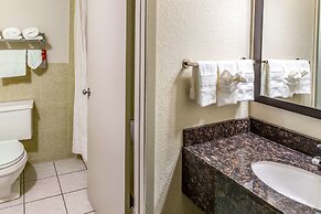 Econo Lodge Inn & Suites