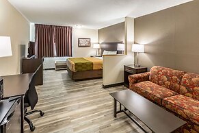 Econo Lodge Inn & Suites