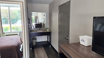 Days Inn by Wyndham Seguin TX