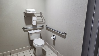 Days Inn by Wyndham Seguin TX