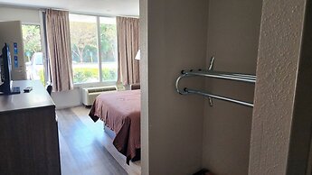 Days Inn by Wyndham Seguin TX