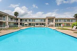 Days Inn by Wyndham Seguin TX