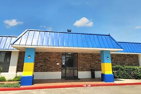 Days Inn by Wyndham Seguin TX