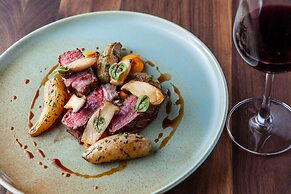 Delta Hotels by Marriott Victoria Ocean Pointe Resort