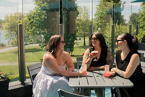 Delta Hotels by Marriott Victoria Ocean Pointe Resort