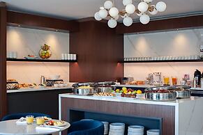 Delta Hotels by Marriott Victoria Ocean Pointe Resort