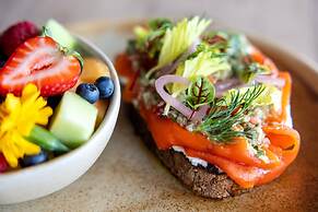 Delta Hotels by Marriott Victoria Ocean Pointe Resort