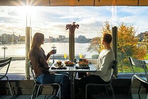 Delta Hotels by Marriott Victoria Ocean Pointe Resort