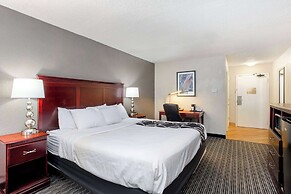 La Quinta Inn & Suites by Wyndham Indianapolis South