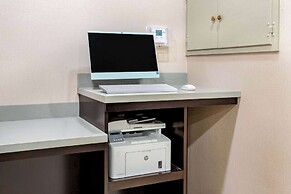 La Quinta Inn & Suites by Wyndham Indianapolis South