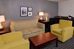 La Quinta Inn & Suites by Wyndham Indianapolis South