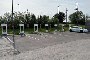 La Quinta Inn & Suites by Wyndham Indianapolis South