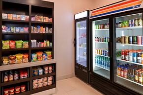 La Quinta Inn & Suites by Wyndham Indianapolis South