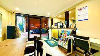 Days Inn by Wyndham Los Angeles LAX/Redondo/Manhattan Beach
